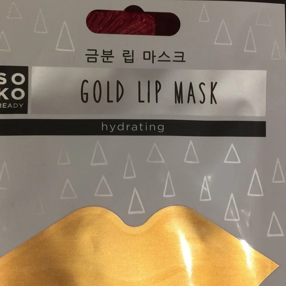 Gold lip mask